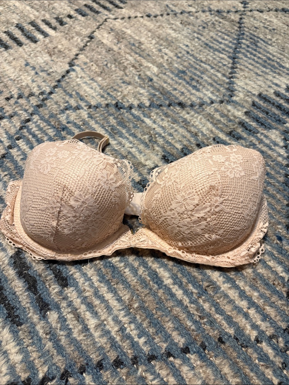 Victoria's Secret Blush Lace Push-Up Bra